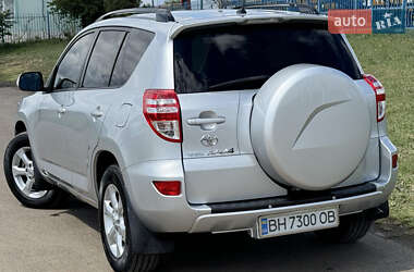 Внедорожник / Кроссовер Toyota RAV4 2010 в 