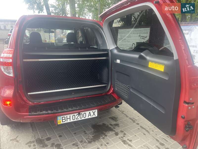 Позашляховик / Кросовер Toyota RAV4 2012 в Прилуках