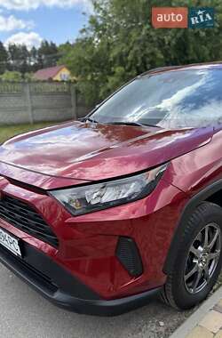 Позашляховик / Кросовер Toyota RAV4 2018 в 