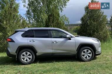 Внедорожник / Кроссовер Toyota RAV4 2019 в Житомире