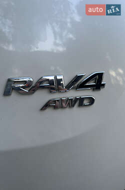 Внедорожник / Кроссовер Toyota RAV4 2013 в 