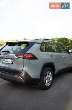 Позашляховик / Кросовер Toyota RAV4 2019 в 