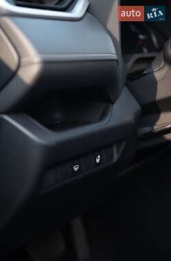 Позашляховик / Кросовер Toyota RAV4 2019 в 