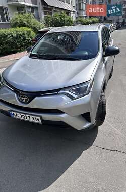 Позашляховик / Кросовер Toyota RAV4 2017 в Києві