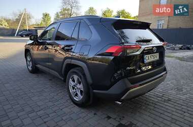Позашляховик / Кросовер Toyota RAV4 2023 в 