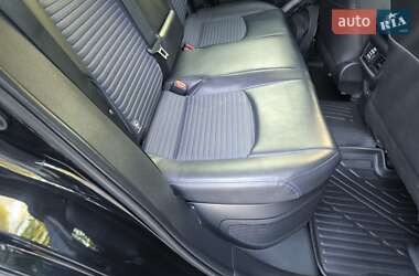 Позашляховик / Кросовер Toyota RAV4 2023 в 