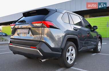 Внедорожник / Кроссовер Toyota RAV4 2020 в 