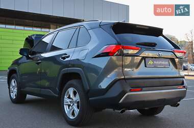 Внедорожник / Кроссовер Toyota RAV4 2020 в 