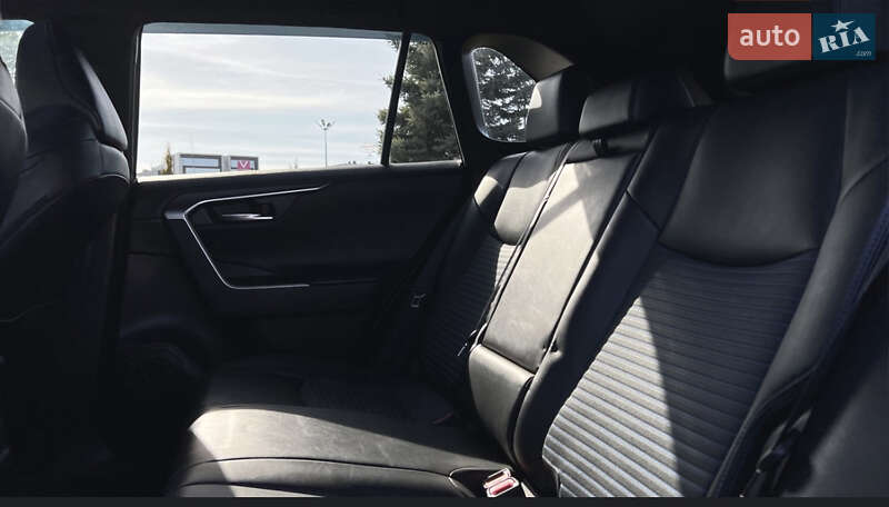 Внедорожник / Кроссовер Toyota RAV4 2019 в Львове