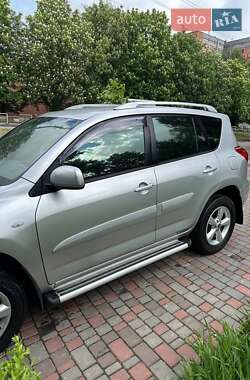 Позашляховик / Кросовер Toyota RAV4 2006 в 