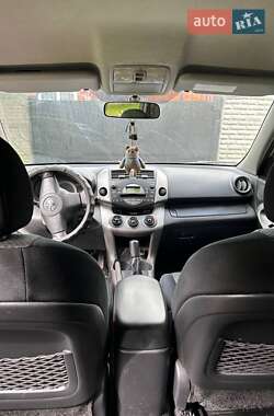 Позашляховик / Кросовер Toyota RAV4 2006 в 