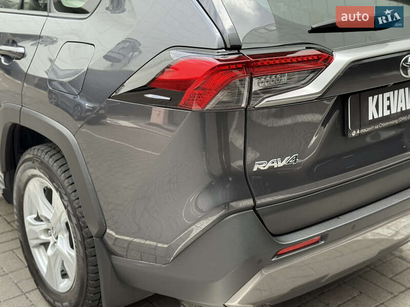 Позашляховик / Кросовер Toyota RAV4 2020 в Києві