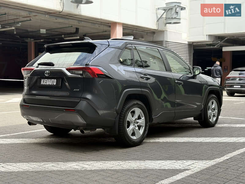 Позашляховик / Кросовер Toyota RAV4 2020 в Києві