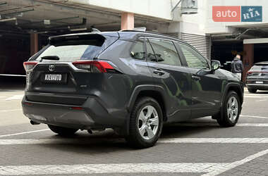 Позашляховик / Кросовер Toyota RAV4 2020 в 
