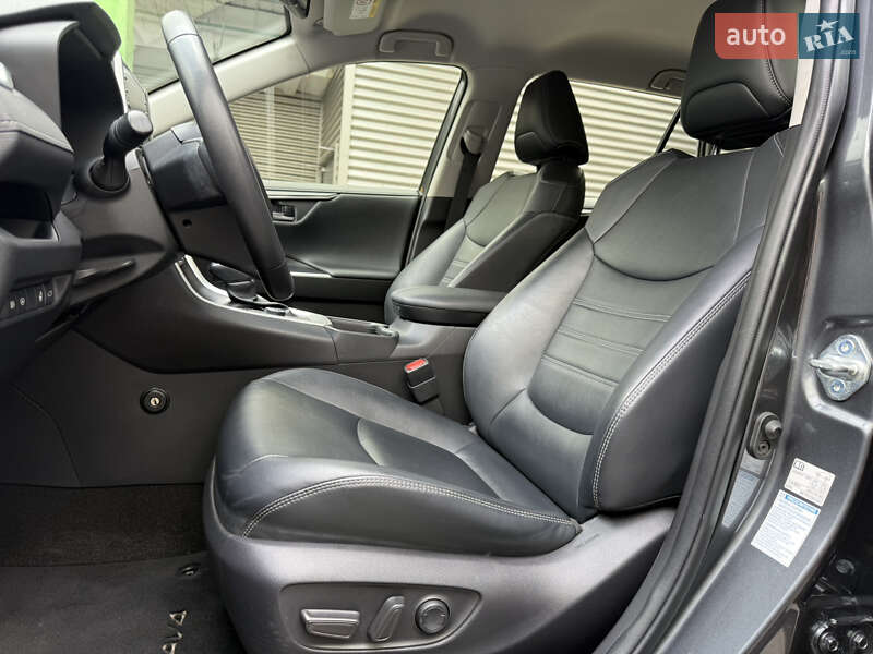 Позашляховик / Кросовер Toyota RAV4 2020 в Києві