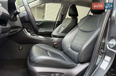 Позашляховик / Кросовер Toyota RAV4 2020 в 