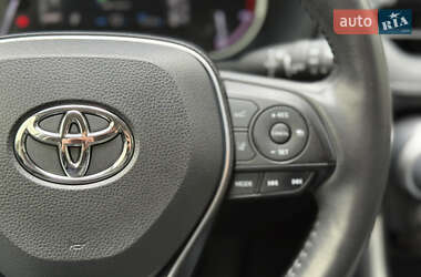Позашляховик / Кросовер Toyota RAV4 2020 в 