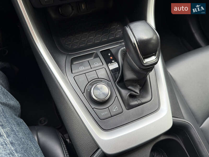Позашляховик / Кросовер Toyota RAV4 2020 в Києві