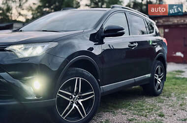 Внедорожник / Кроссовер Toyota RAV4 2017 в Чернигове