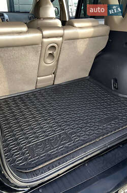 Позашляховик / Кросовер Toyota RAV4 2006 в 