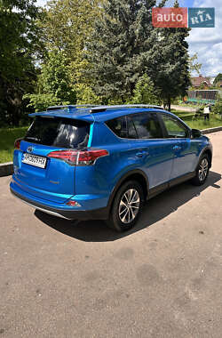 Внедорожник / Кроссовер Toyota RAV4 2018 в 