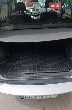 Внедорожник / Кроссовер Toyota RAV4 2006 в 