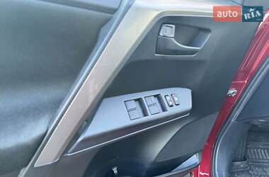 Внедорожник / Кроссовер Toyota RAV4 2018 в 