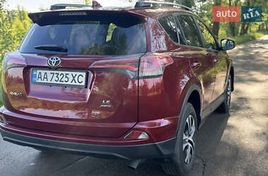 Внедорожник / Кроссовер Toyota RAV4 2018 в 