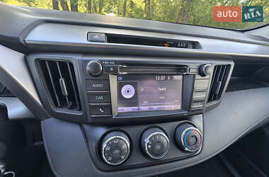 Внедорожник / Кроссовер Toyota RAV4 2018 в 