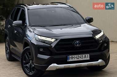 Позашляховик / Кросовер Toyota RAV4 2021 в 