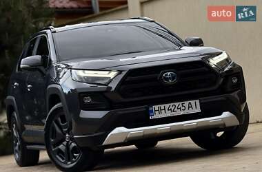 Позашляховик / Кросовер Toyota RAV4 2021 в 