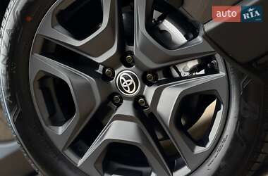 Позашляховик / Кросовер Toyota RAV4 2021 в 