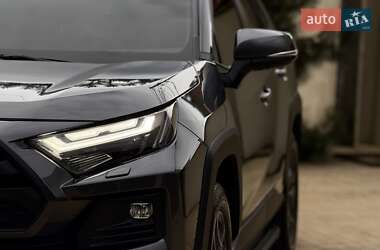 Позашляховик / Кросовер Toyota RAV4 2021 в 