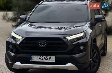 Позашляховик / Кросовер Toyota RAV4 2021 в 