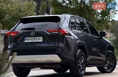 Позашляховик / Кросовер Toyota RAV4 2021 в 