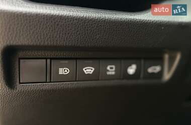 Позашляховик / Кросовер Toyota RAV4 2021 в 