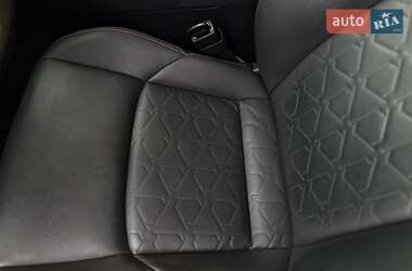 Позашляховик / Кросовер Toyota RAV4 2021 в 