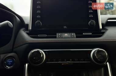 Позашляховик / Кросовер Toyota RAV4 2021 в 
