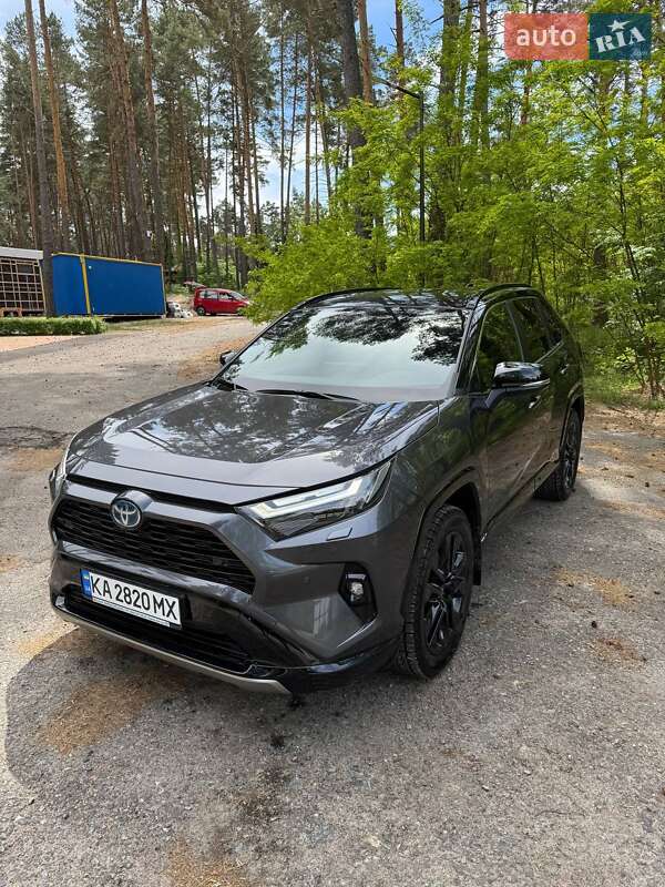 Внедорожник / Кроссовер Toyota RAV4 2024 в 