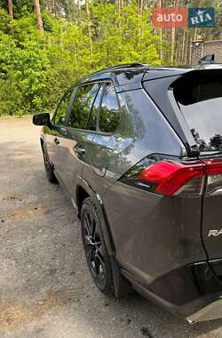 Внедорожник / Кроссовер Toyota RAV4 2024 в 