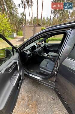 Внедорожник / Кроссовер Toyota RAV4 2024 в 