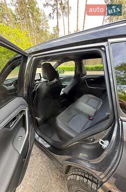 Внедорожник / Кроссовер Toyota RAV4 2024 в 