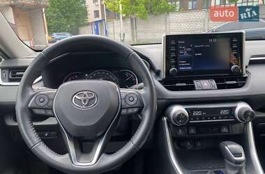 Внедорожник / Кроссовер Toyota RAV4 2020 в 