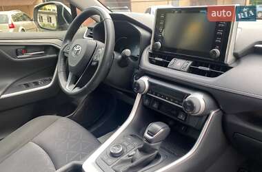 Внедорожник / Кроссовер Toyota RAV4 2020 в 