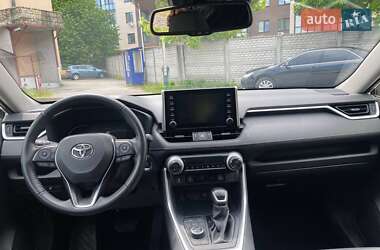 Внедорожник / Кроссовер Toyota RAV4 2020 в 