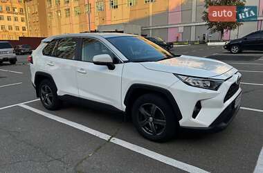 Внедорожник / Кроссовер Toyota RAV4 2019 в 
