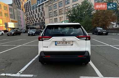 Внедорожник / Кроссовер Toyota RAV4 2019 в 