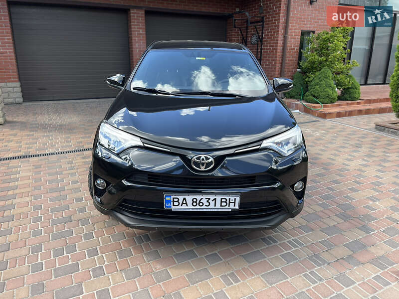 Внедорожник / Кроссовер Toyota RAV4 2016 в Кропивницком