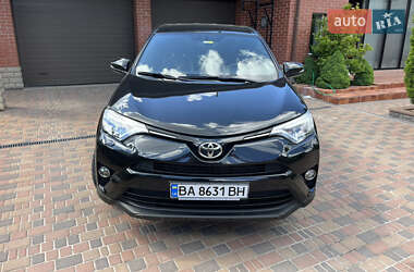 Позашляховик / Кросовер Toyota RAV4 2016 в 