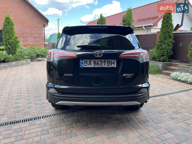 Внедорожник / Кроссовер Toyota RAV4 2016 в Кропивницком